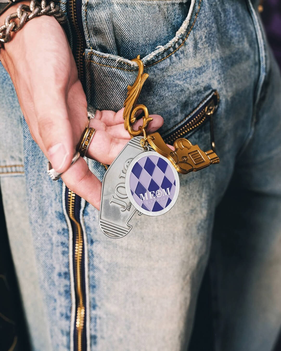 JOJO  Character Keychain-Coordom