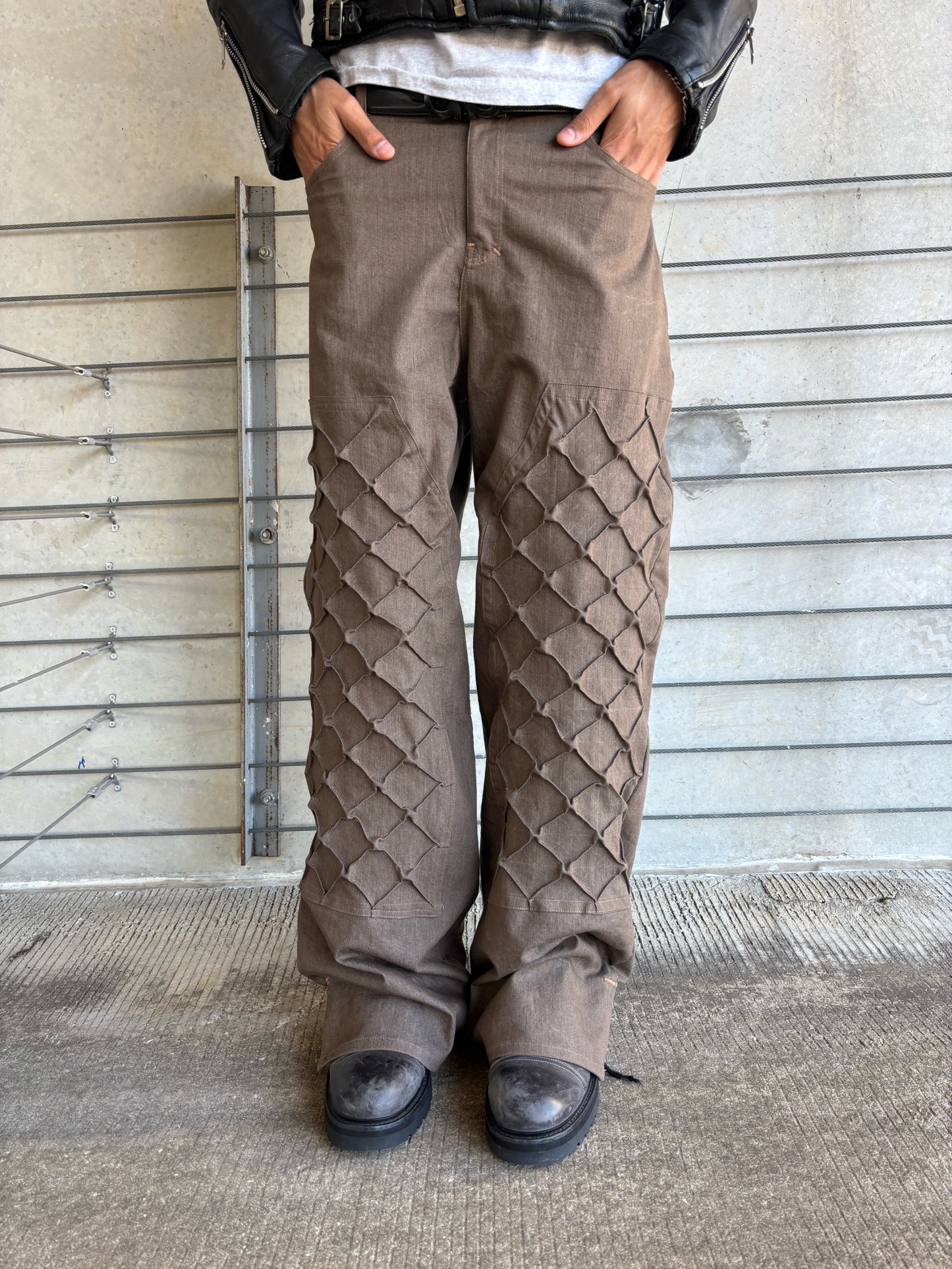 SCALE EMBOSSED STRUCTURE PANTS-Coordom