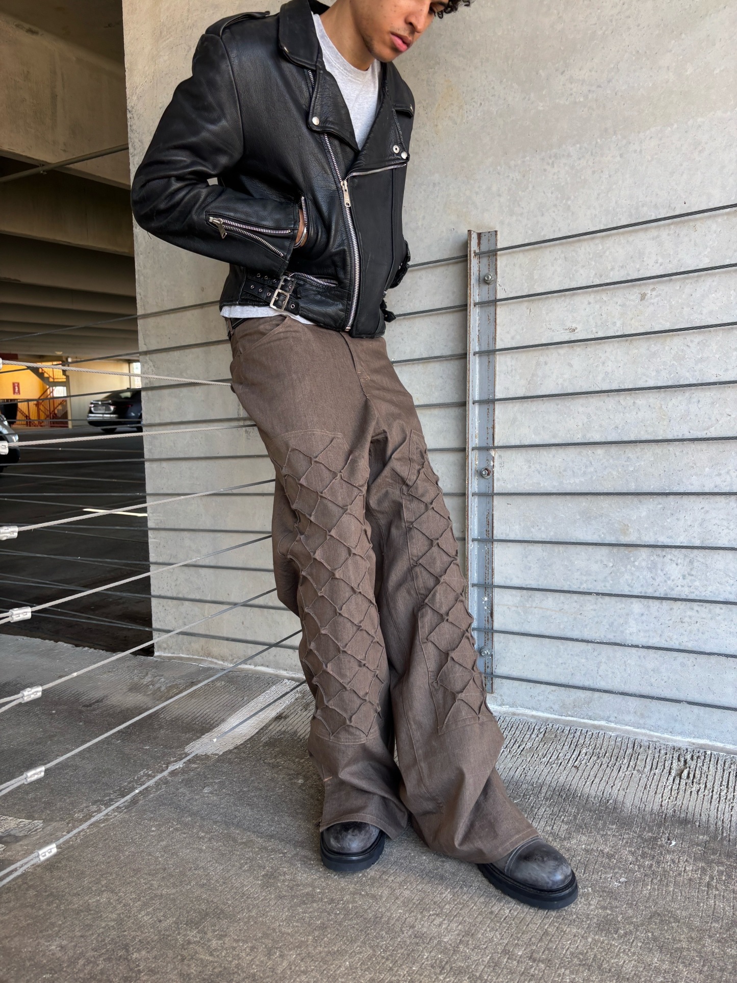 SCALE EMBOSSED STRUCTURE PANTS-Coordom