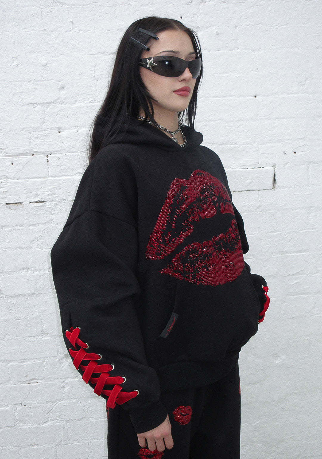 TEASE RHINESTONE KISS PULLOVER HOODIE BLACK-Coordom