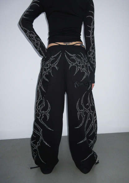 HAUNT STUDDED OVERSIZED SWEATPANTS BLACK-Coordom