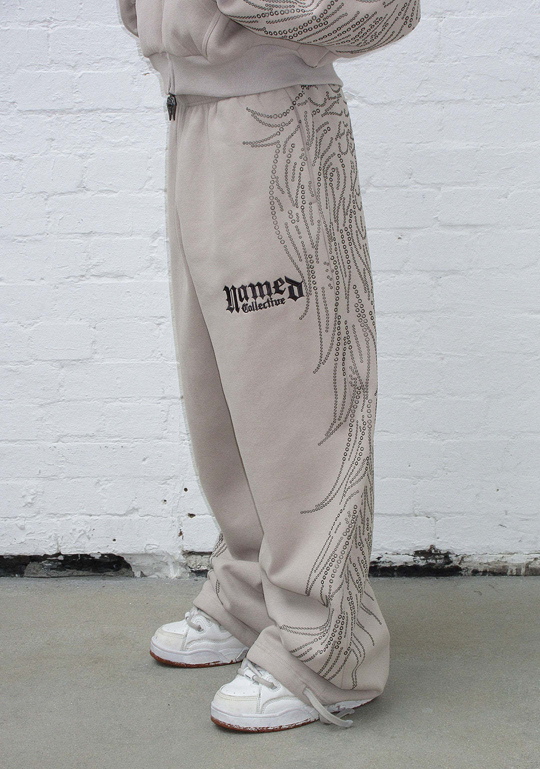 FALLEN STUDDED OVERSIZED SWEATPANTS BONE-Coordom