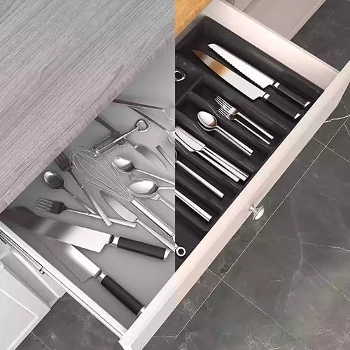 Utdragbar och justerbar bestickhållare för köket