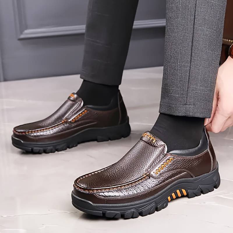 👞 50% RABATT! ✨ Lätta Halkfria Andningsbara Retro Affärsskor för Män – Bekväma, Tidlös design & Perfekta för kontoret 🚶