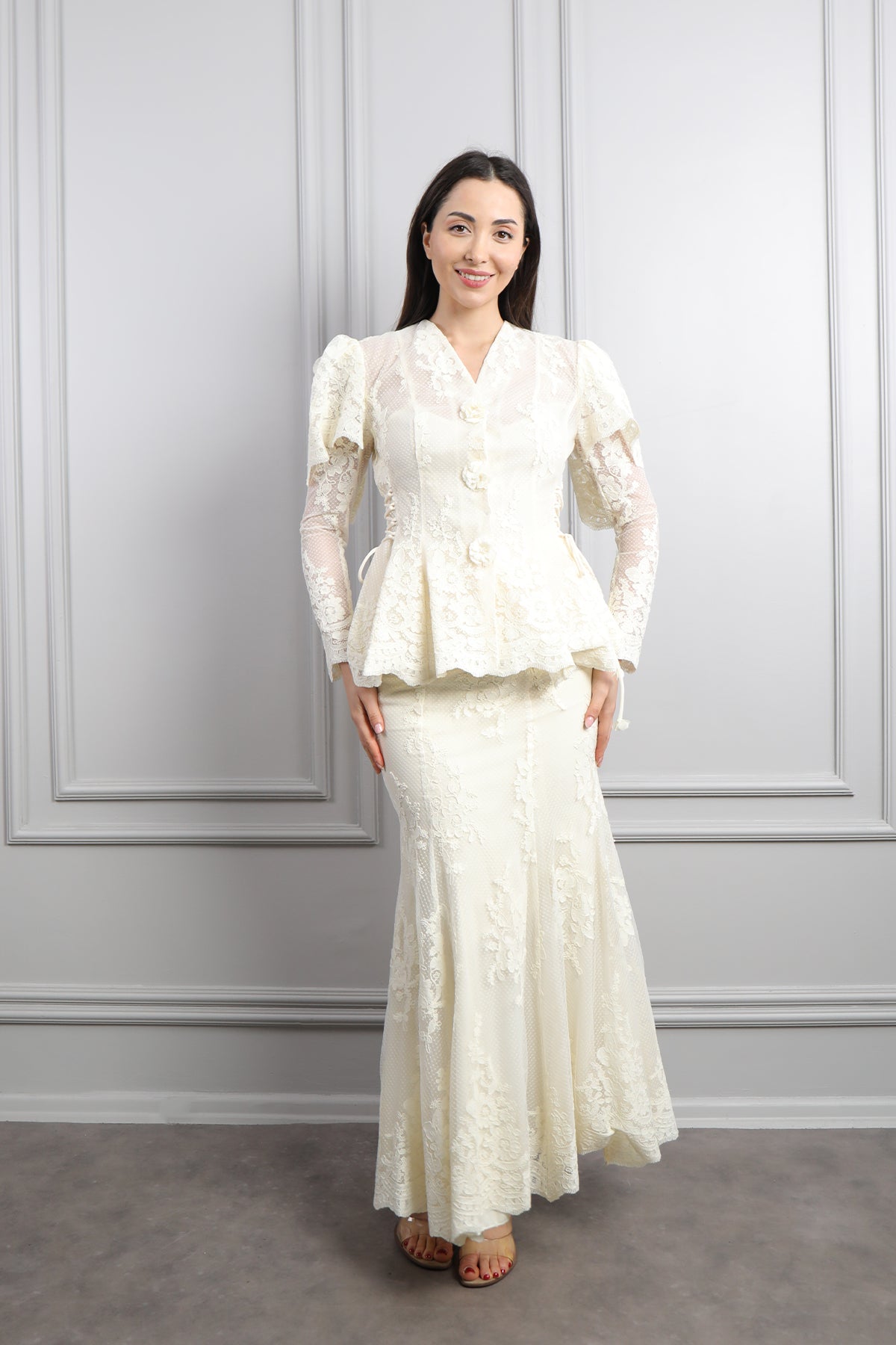 Women's French-Style Lace Two-Piece Set: Waist-Cinching Fishtail Skirt & Top — An Elegant Ensemble