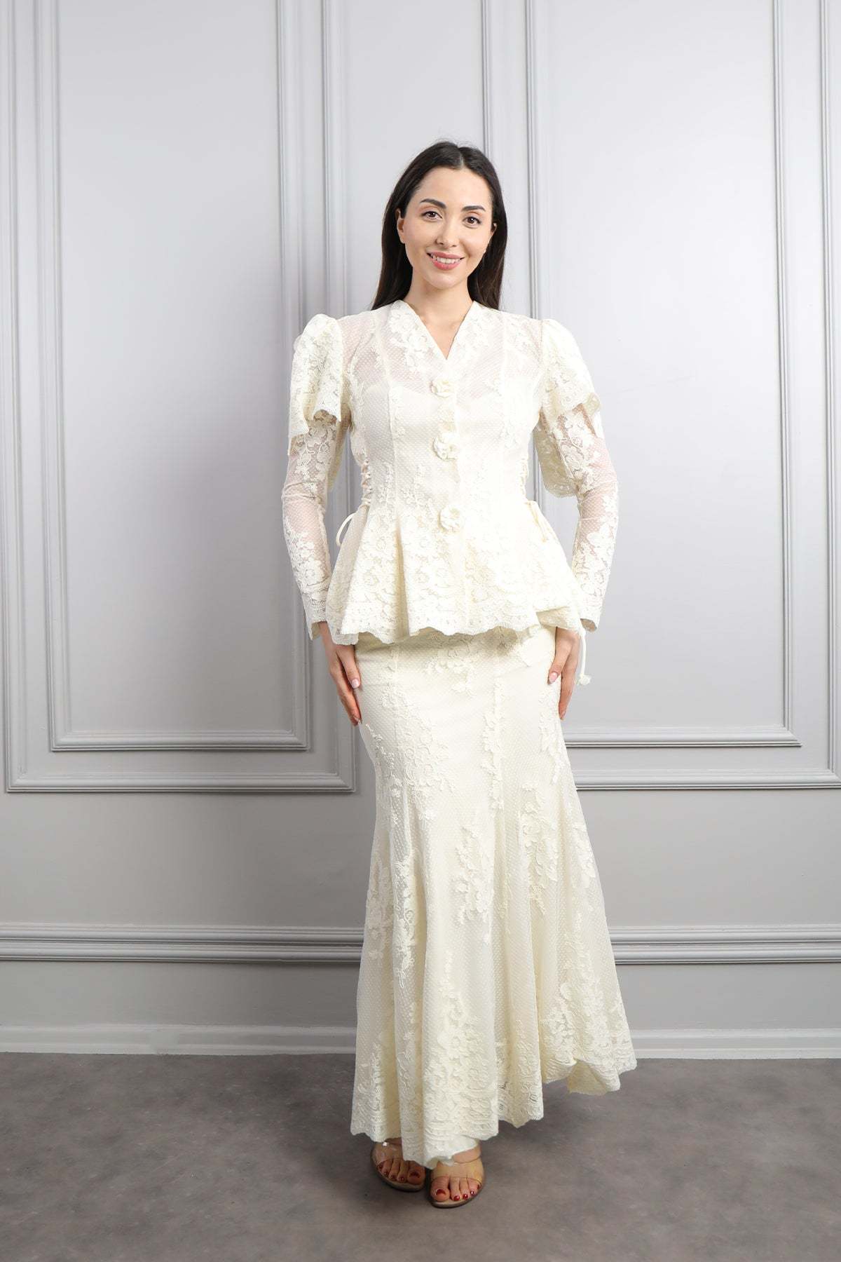 Women's French-Style Lace Two-Piece Set: Waist-Cinching Fishtail Skirt & Top — An Elegant Ensemble