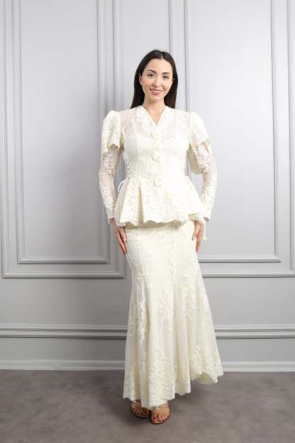 Women's French-Style Lace Two-Piece Set: Waist-Cinching Fishtail Skirt & Top — An Elegant Ensemble