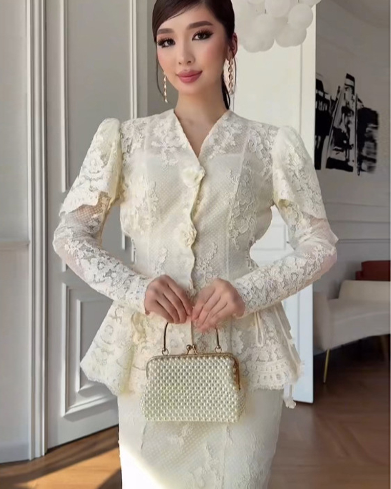 Women's French-Style Lace Two-Piece Set: Waist-Cinching Fishtail Skirt & Top — An Elegant Ensemble