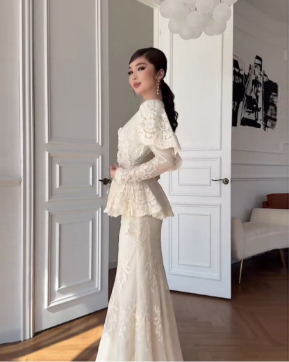 Women's French-Style Lace Two-Piece Set: Waist-Cinching Fishtail Skirt & Top — An Elegant Ensemble