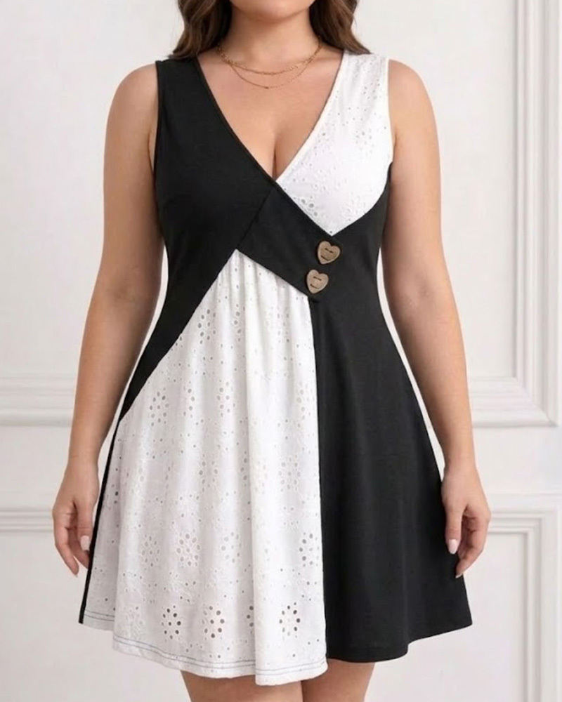 Plus Size Color Block Heart Button Dress