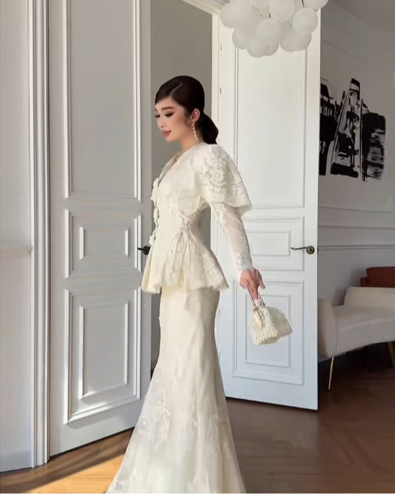 Women's French-Style Lace Two-Piece Set: Waist-Cinching Fishtail Skirt & Top — An Elegant Ensemble