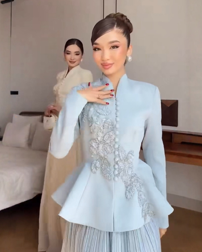 Vintage Embroidered Blazer & Pleated Skirt Set