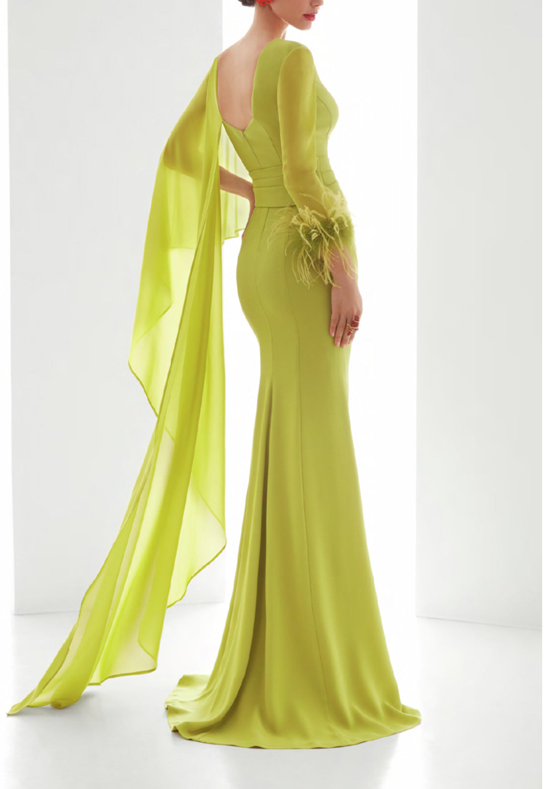 Long-Sleeves V-Neck Chiffon Mermaid Mother of the Bride Dress Pleated Floor-Length Cocktail Gowns