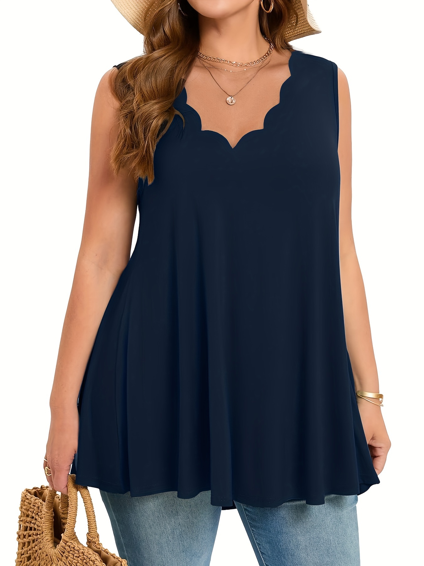 Plus Size Scallop V-neck Sleeveless Top