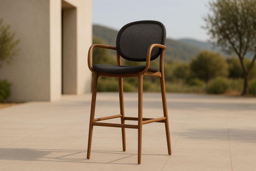 Chaise haute en bois et tissu noir