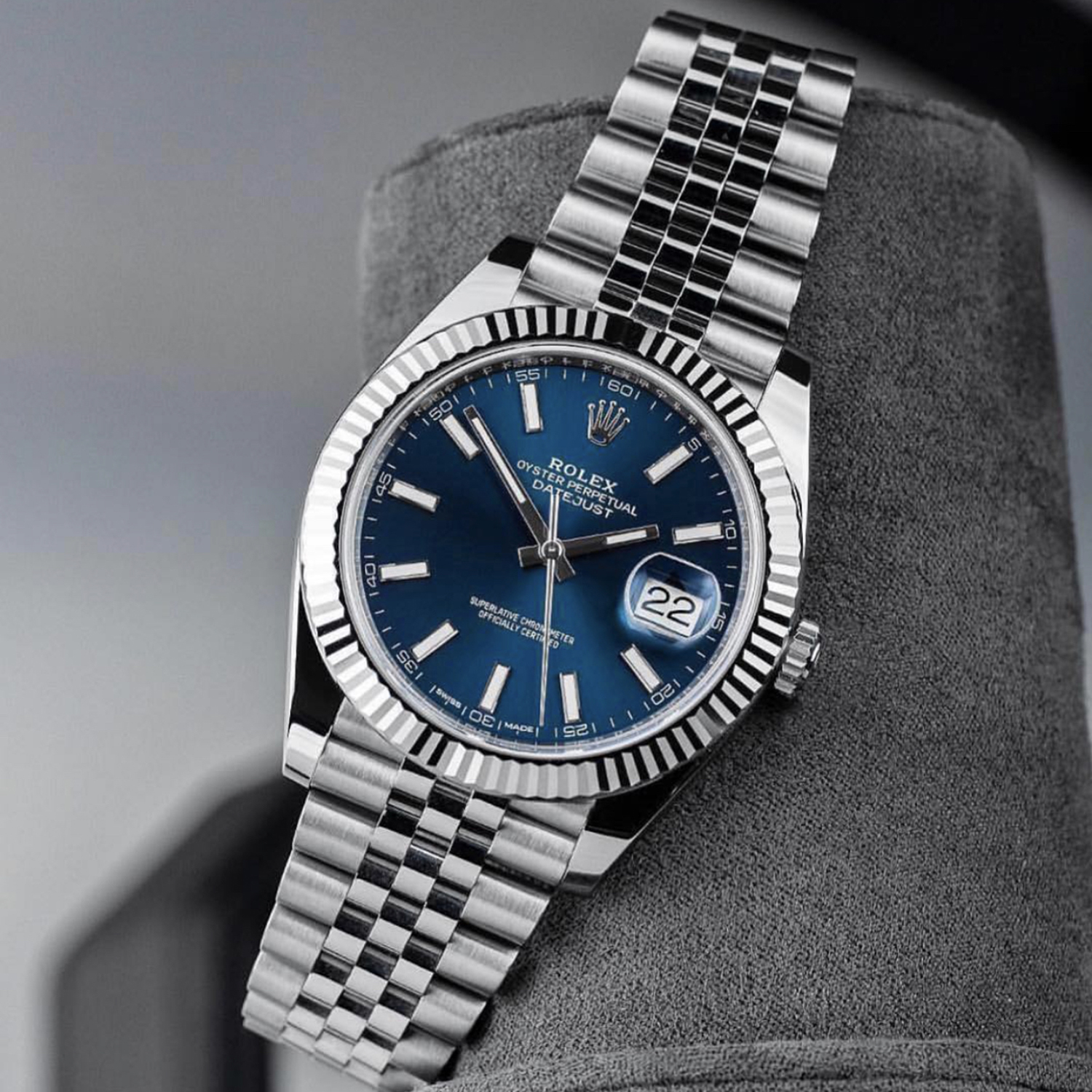 Rolthtex Datejust 41mm Oystersteel and white gold Bright Blue Dial 126334-0002