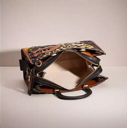 Delicate leopard print