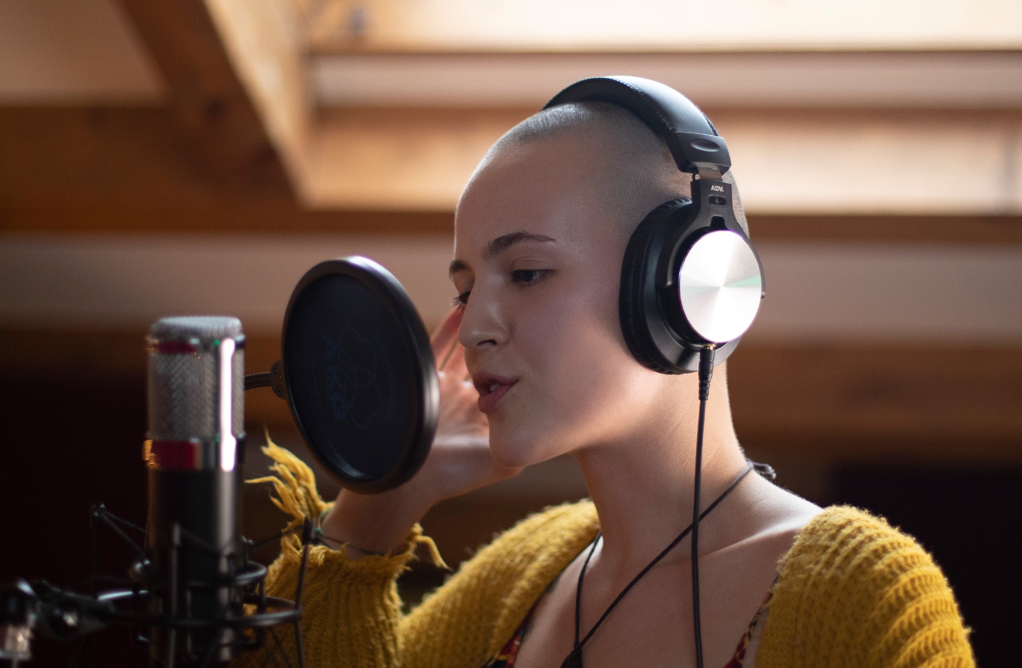 ADV. R32 Studio Headphones