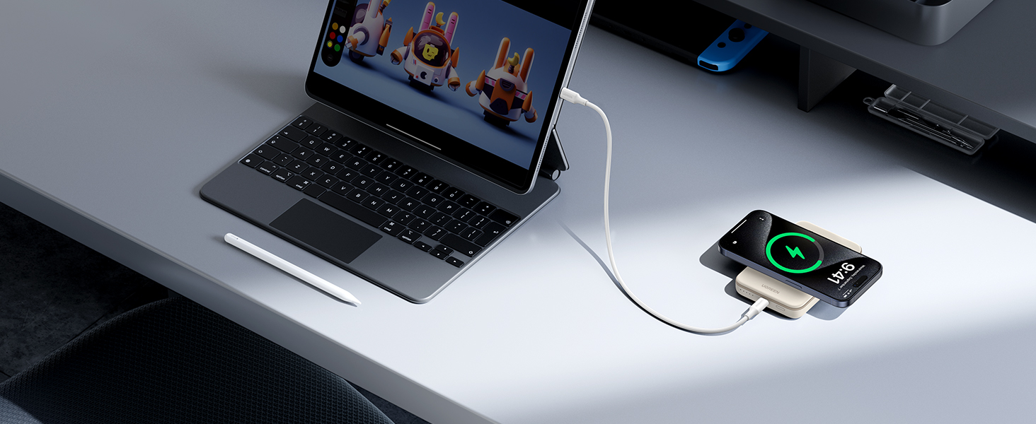 UGREEN 10000mAh 20W Magnetic power bank supports simultaneous wired charging of tablets and wireless magnetic charging of cell phones.
