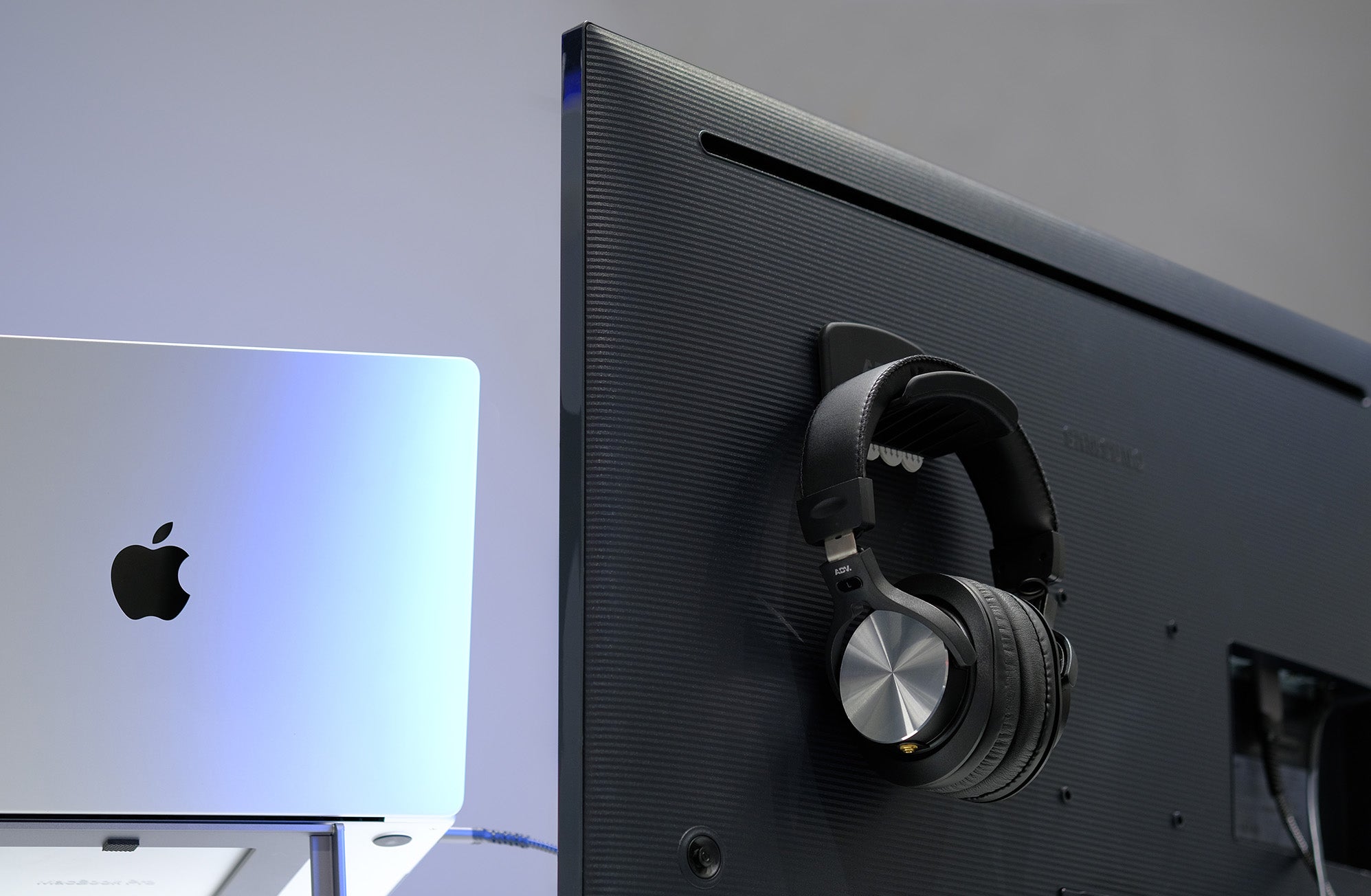 ADV. Ductail Wall-mount Headphone Hanger