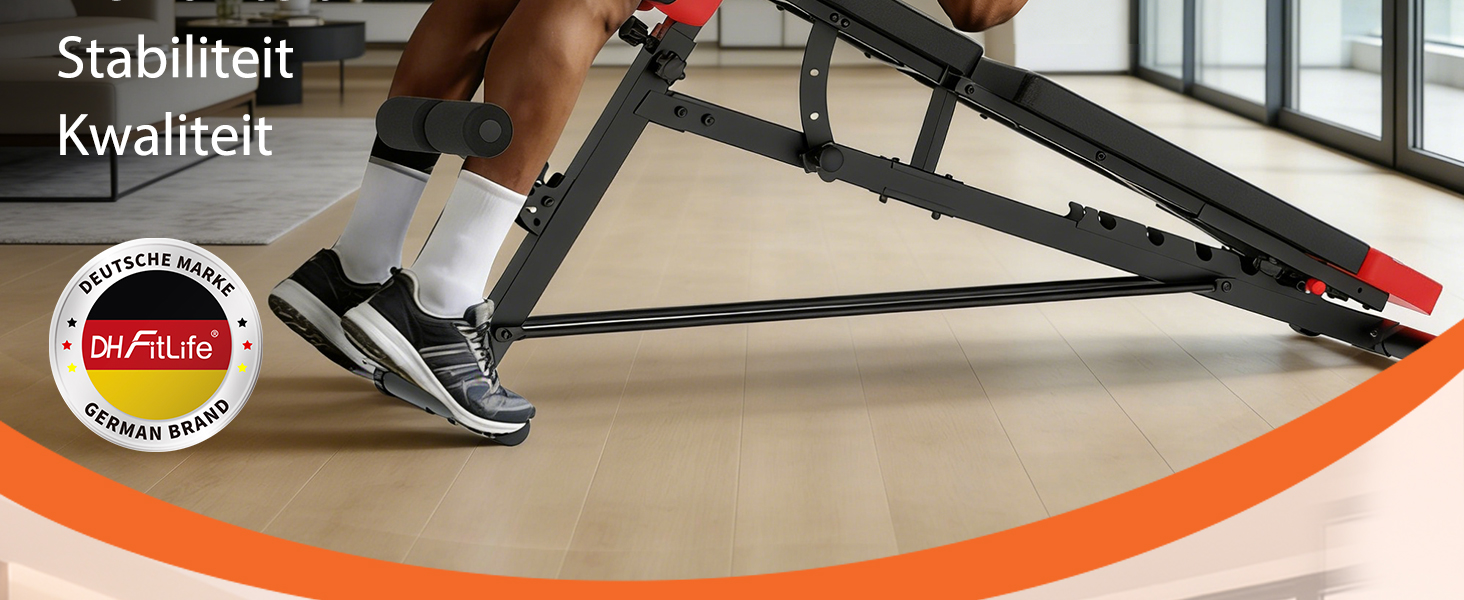 De tekst luidt 'Stabiliteit Kwaliteit' met zichtbaar 'Made in Germany' zegel. Toont de details van het frame van de fitnessapparatuur met de nadruk op het onderste gedeelte tijdens gebruik.