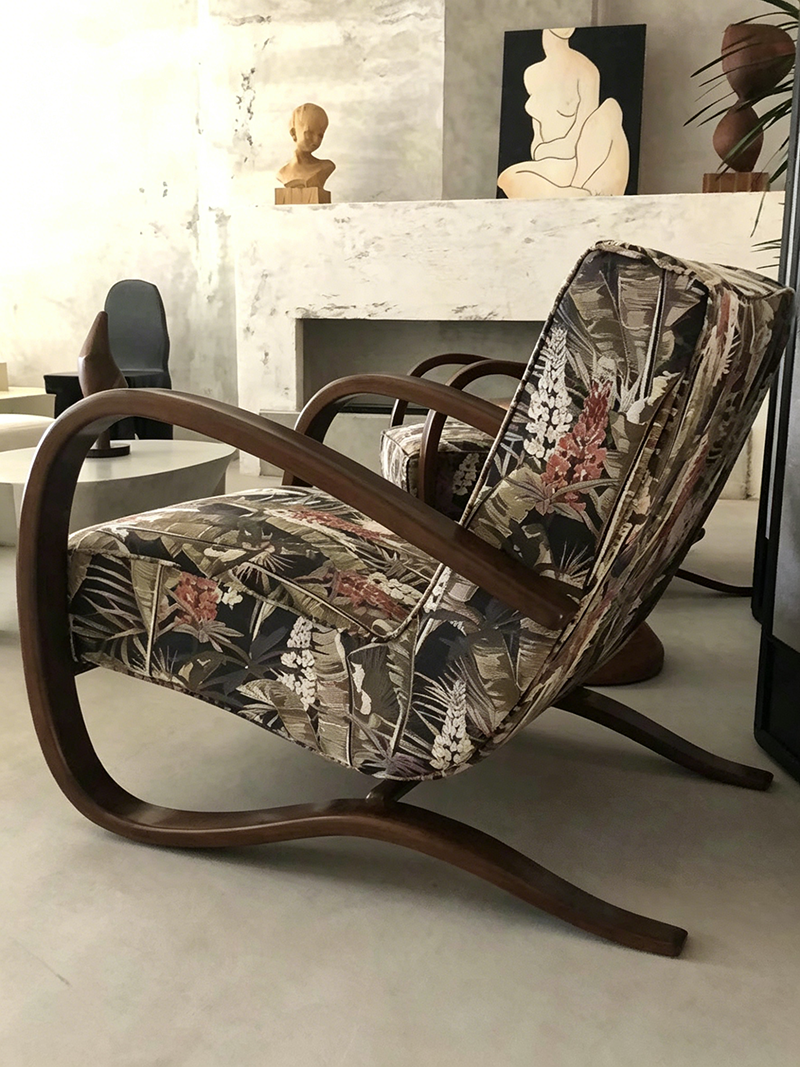 Medieval modern Bauhaus bentwood comfortable lounge chair