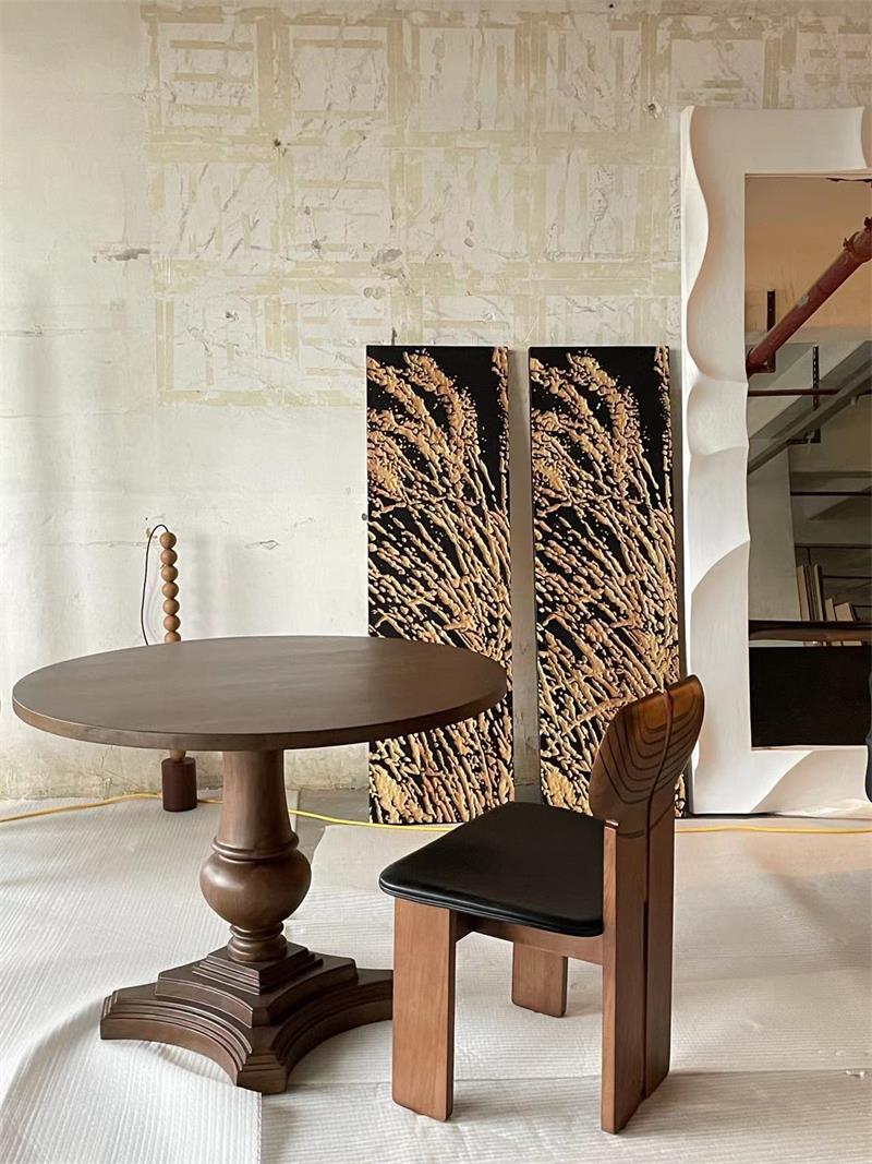 Retro Art Round Base Solid Wood Carved Dining Table