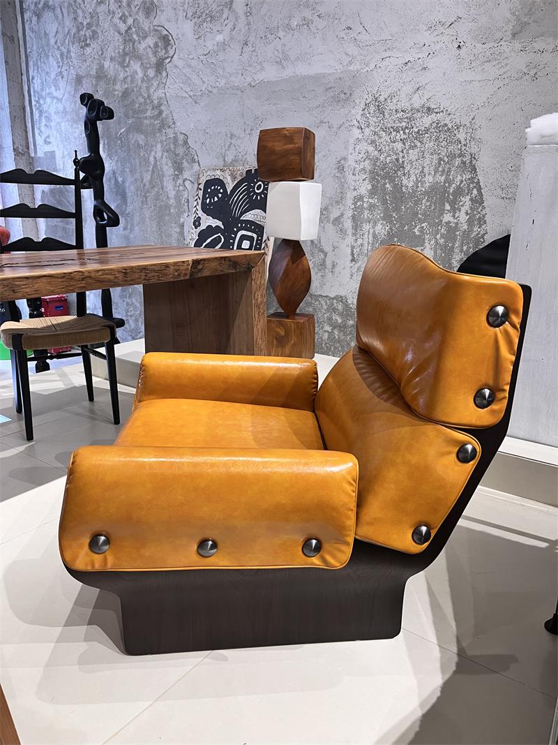 Medieval modern retro wingback upholstered high-appearance comfortable casual chair