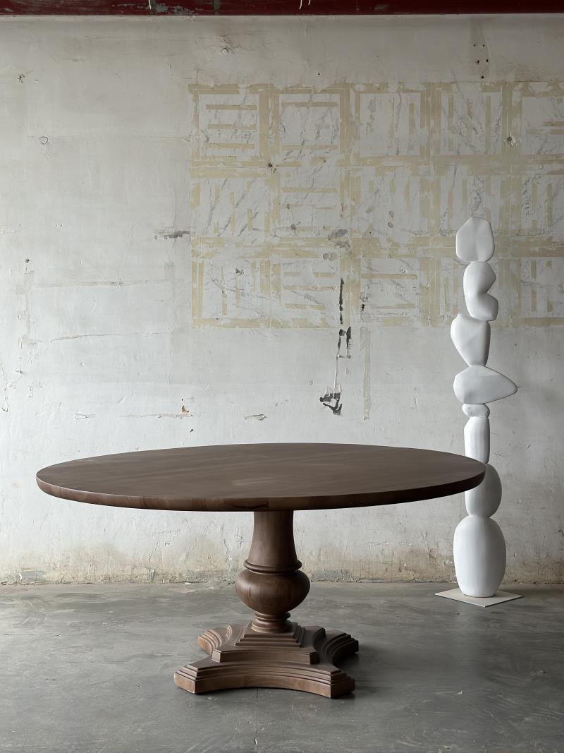 Retro Art Round Base Solid Wood Carved Dining Table