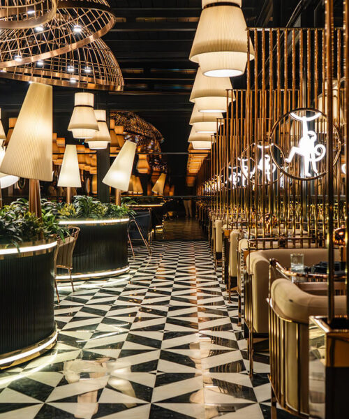 Dubai Restaurant Interior Design Wood Wall Paneling Hotel Dining Chairs and Tables Booth Seat Lounge Bar Counter Furniture
