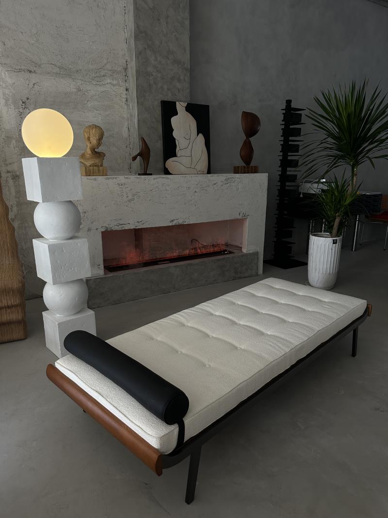 Modern minimalist high-appearance comfortable sofa and lounge
