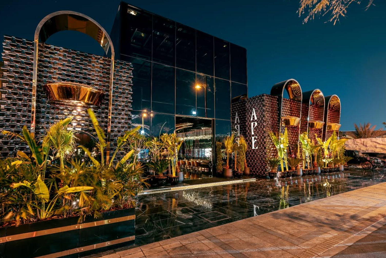 Dubai Restaurant Interior Design Wood Wall Paneling Hotel Dining Chairs and Tables Booth Seat Lounge Bar Counter Furniture