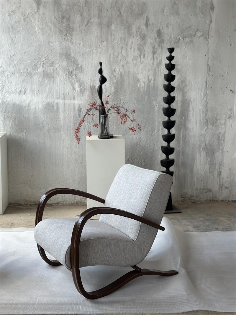 Medieval modern Bauhaus bentwood comfortable lounge chair