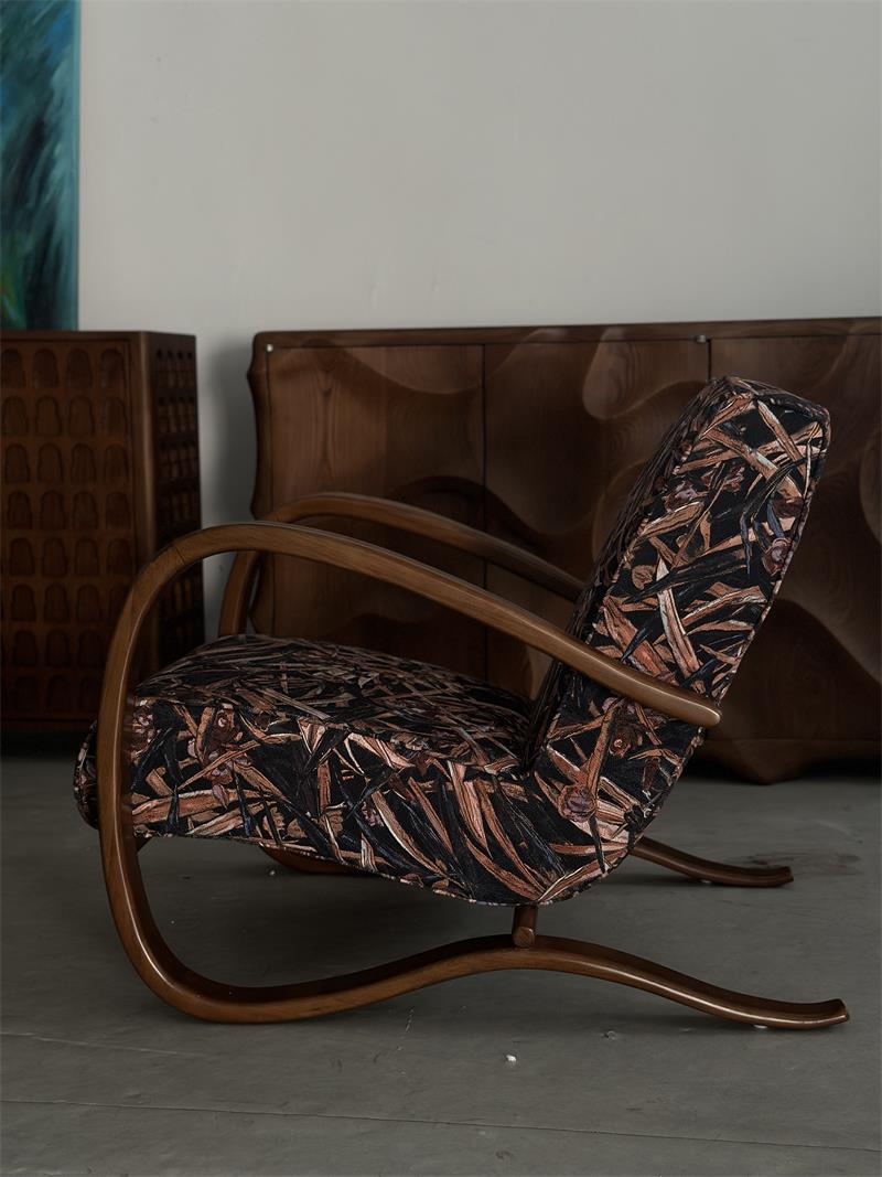 Medieval modern Bauhaus bentwood comfortable lounge chair