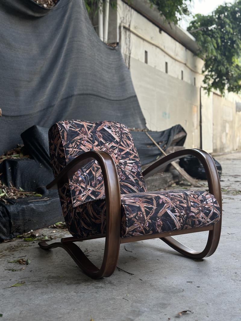 Medieval modern Bauhaus bentwood comfortable lounge chair