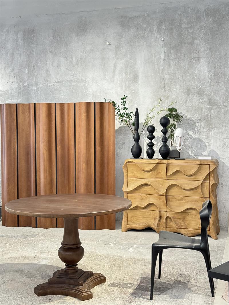 Retro Art Round Base Solid Wood Carved Dining Table