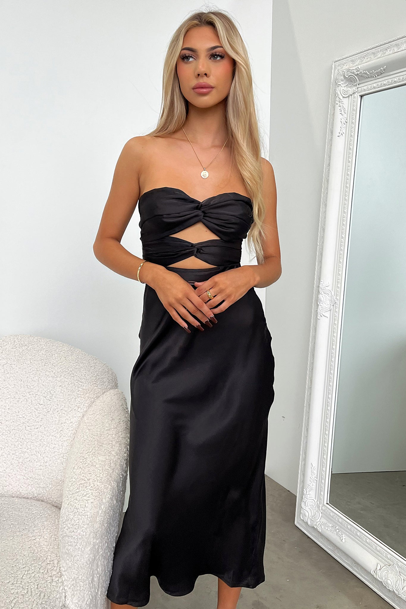 Solita Midi Dress - Black-Coutiqo
