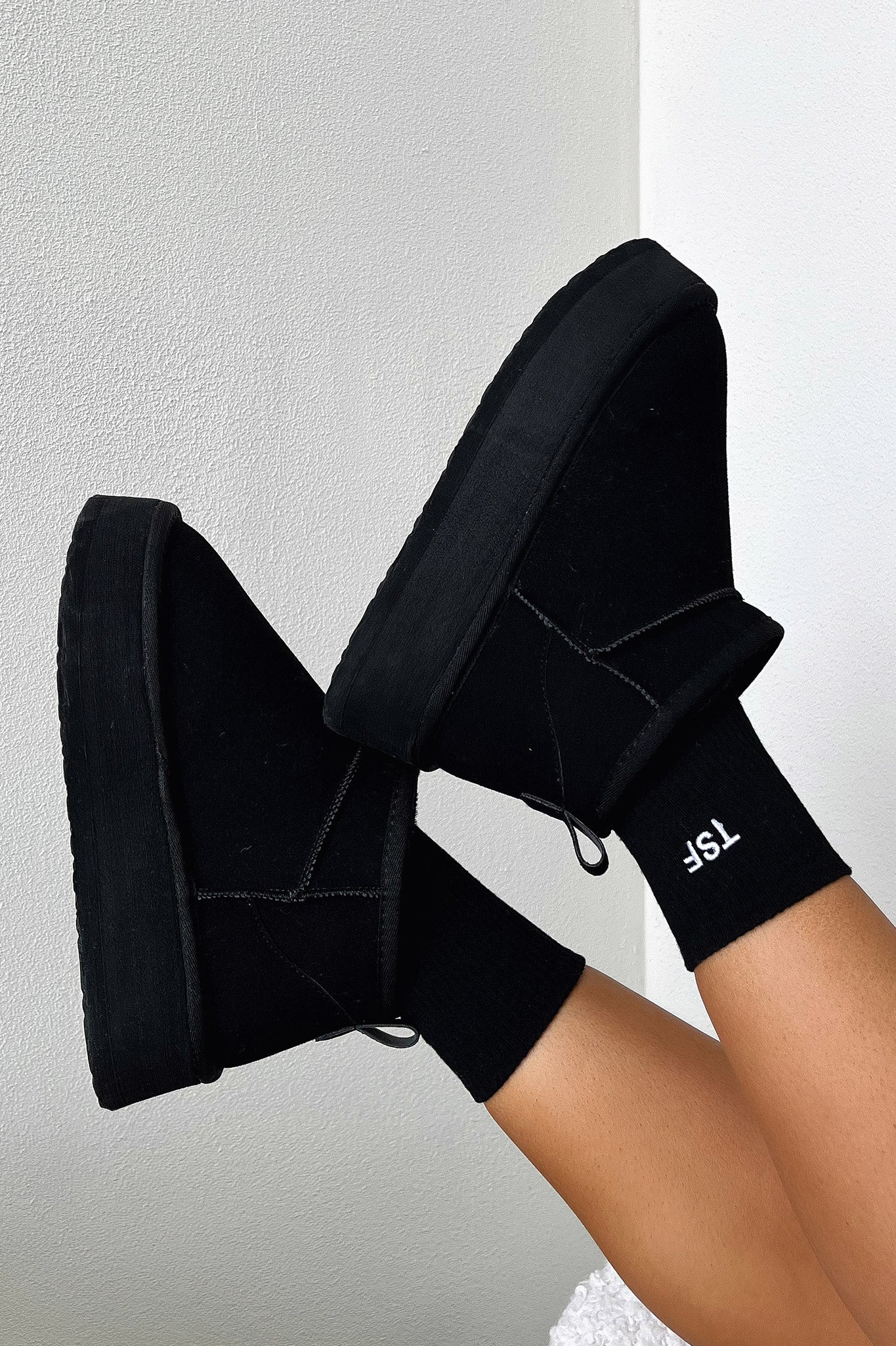 Eesha Platform Boots - Black-Coutiqo