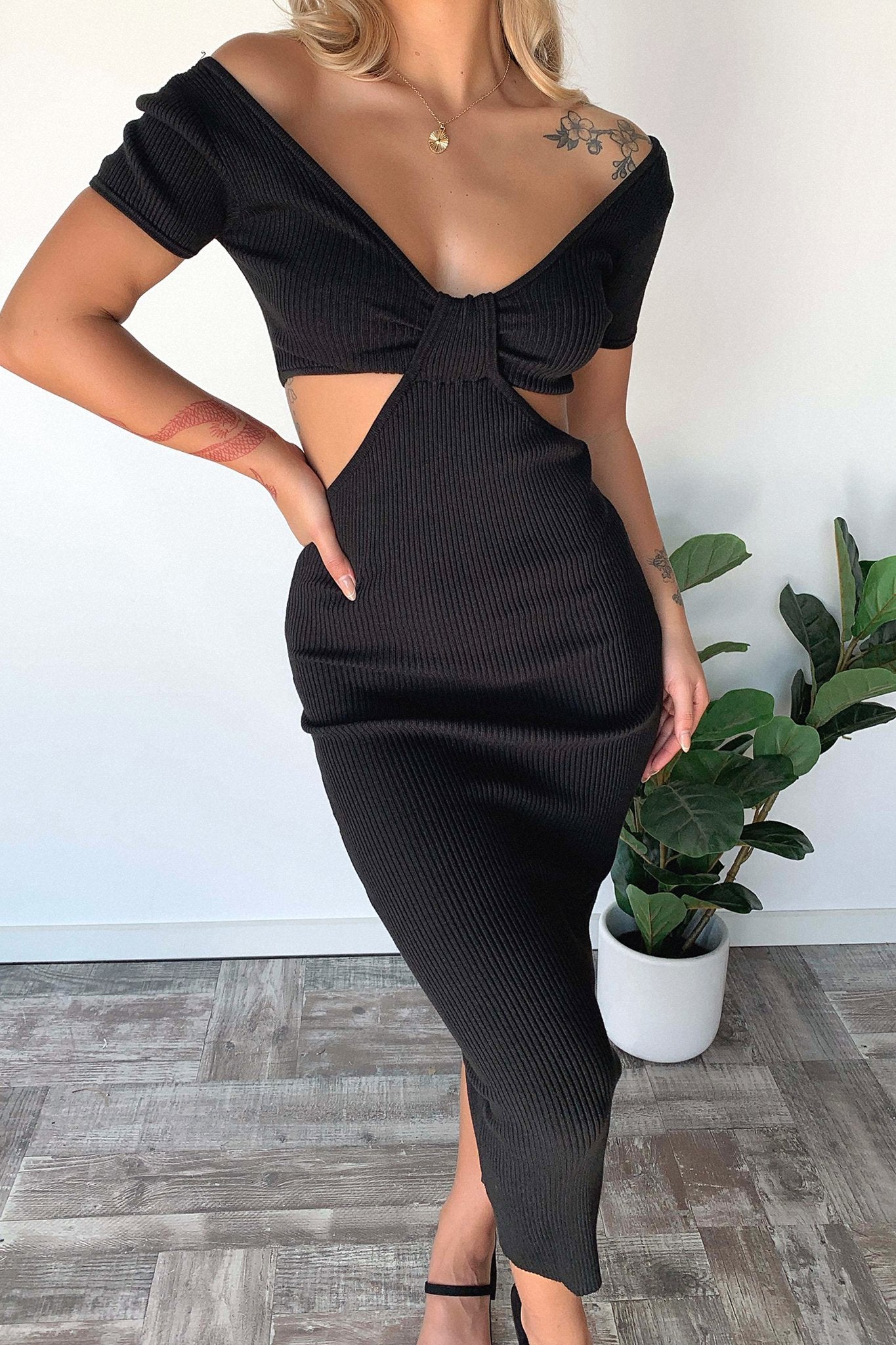 Jenner Maxi Dress - Black-Coutiqo