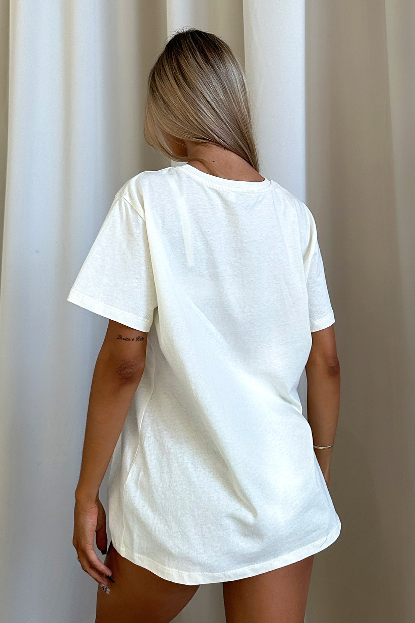 Low Down Tee - Cream-Coutiqo