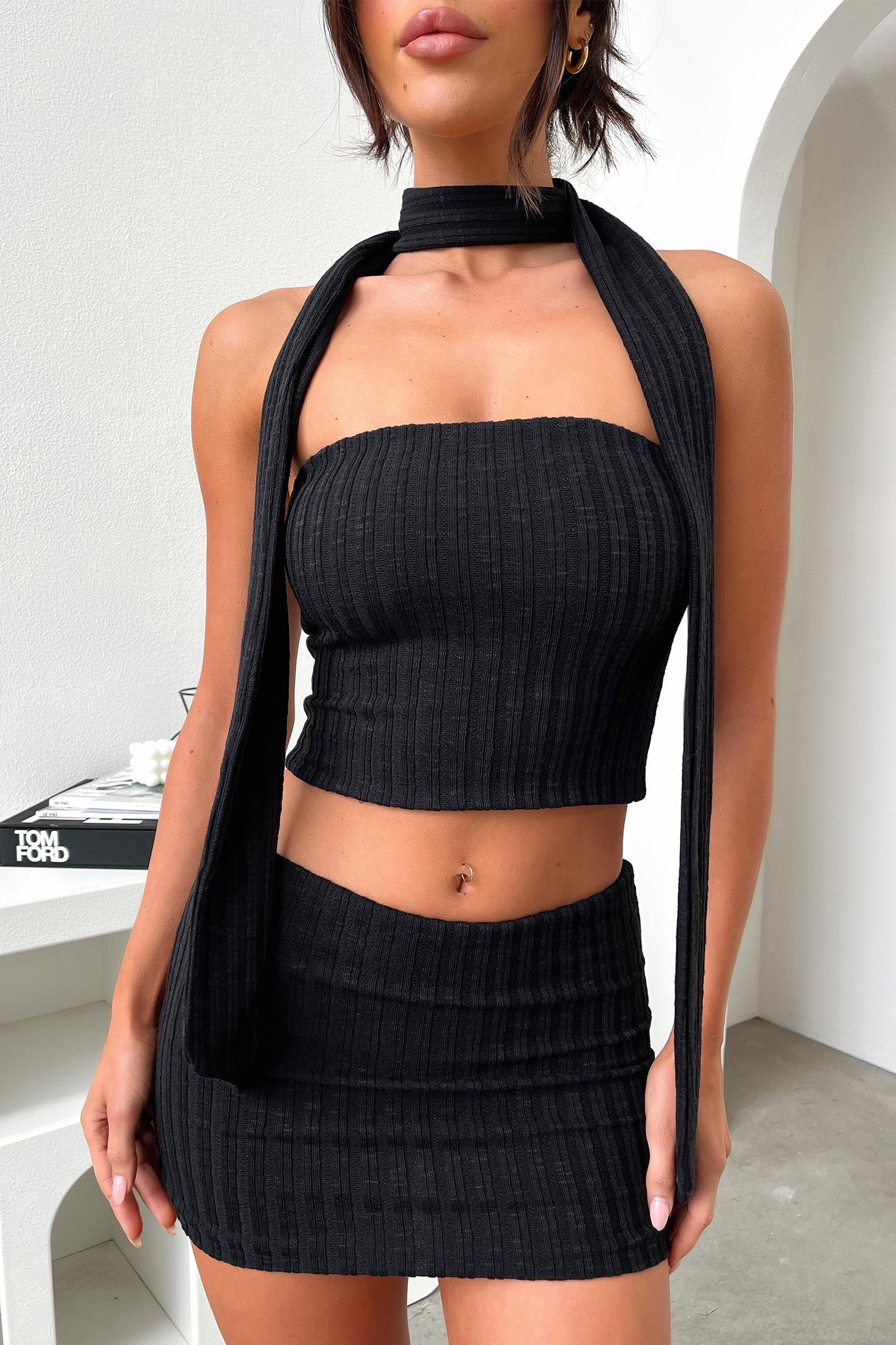 Mariana Crop - Black-Coutiqo