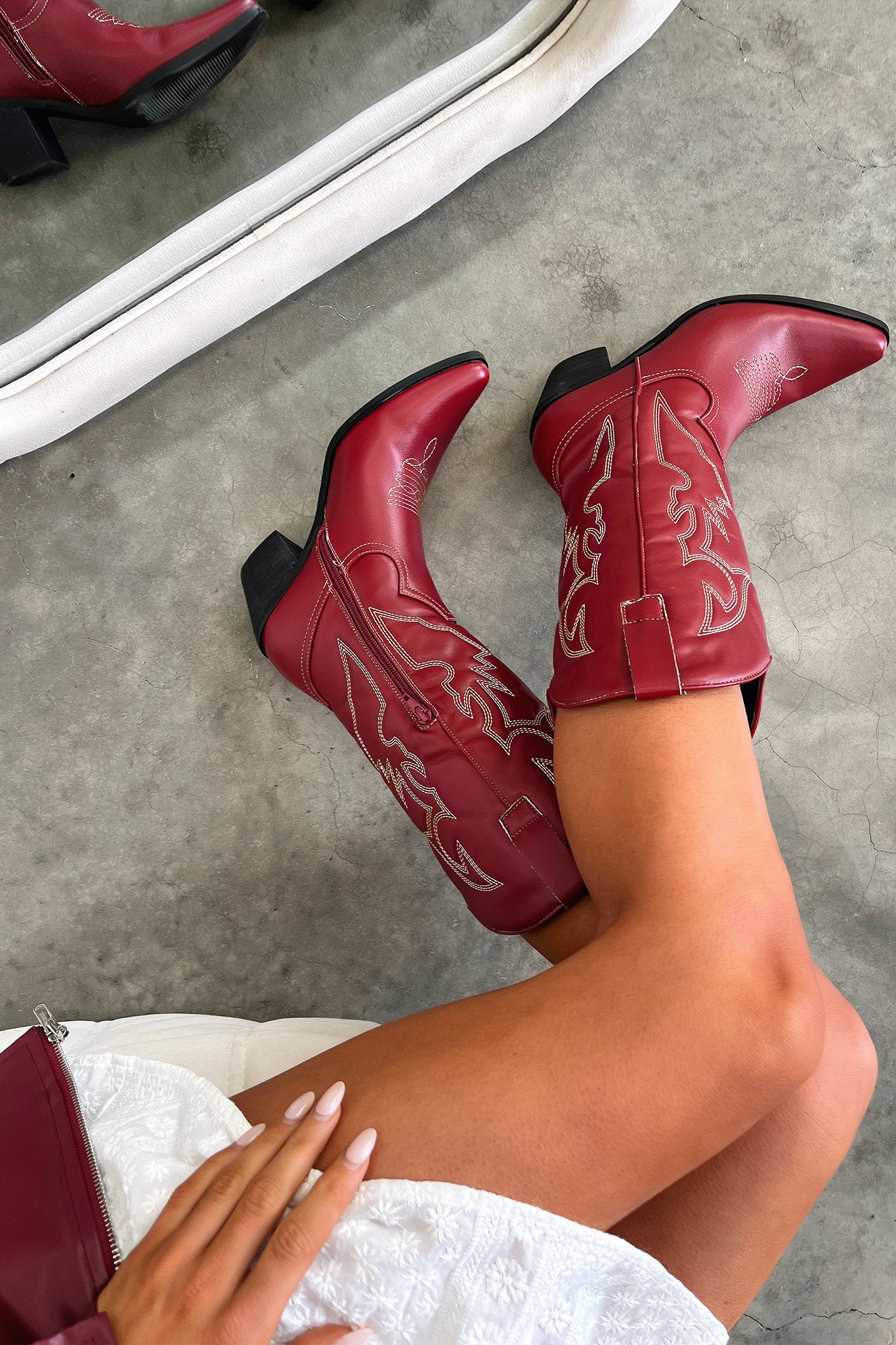 Nashville Boots - Burgundy-Coutiqo