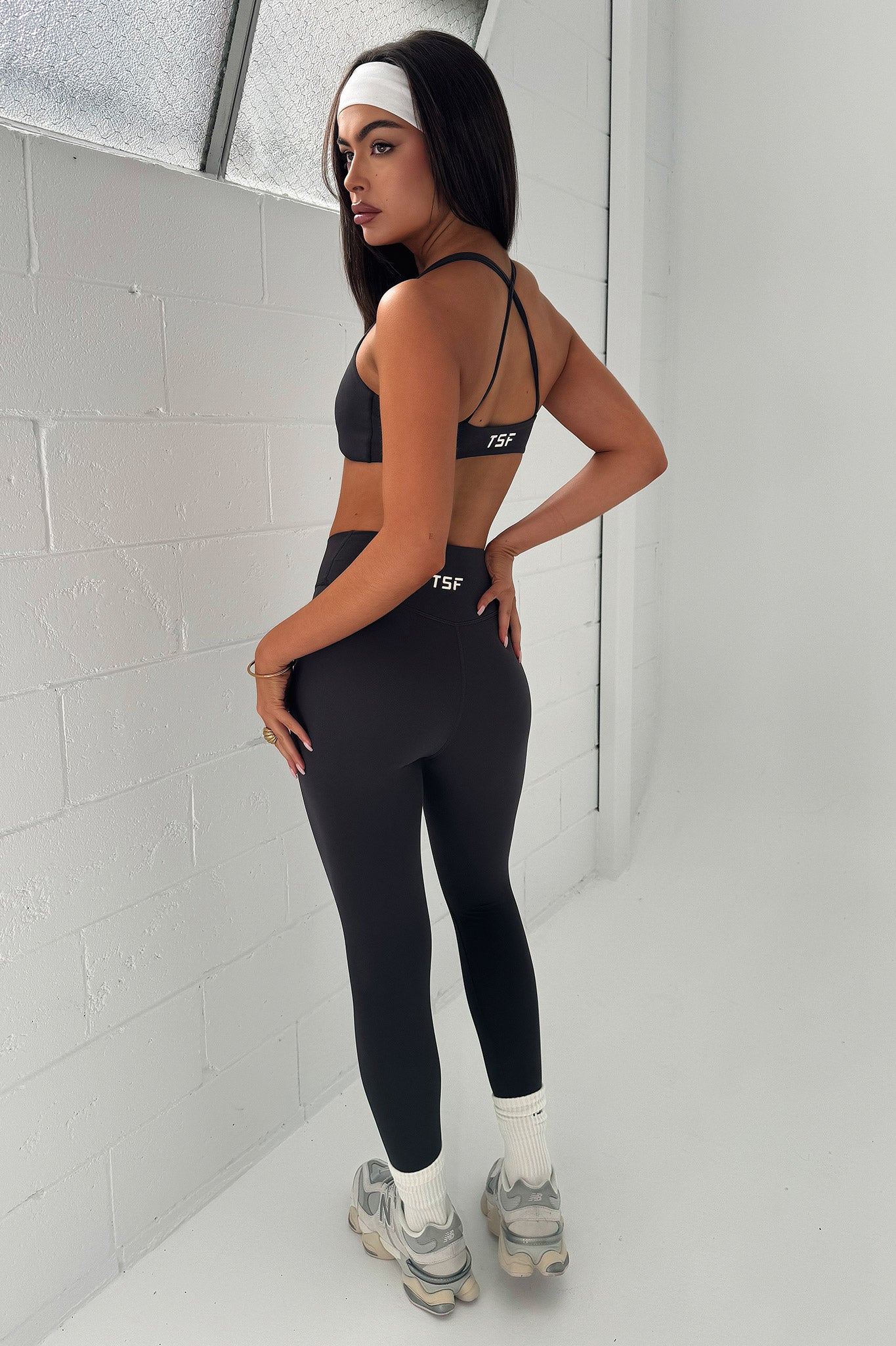 Nikau Twist Sports Bra - Grey-Coutiqo