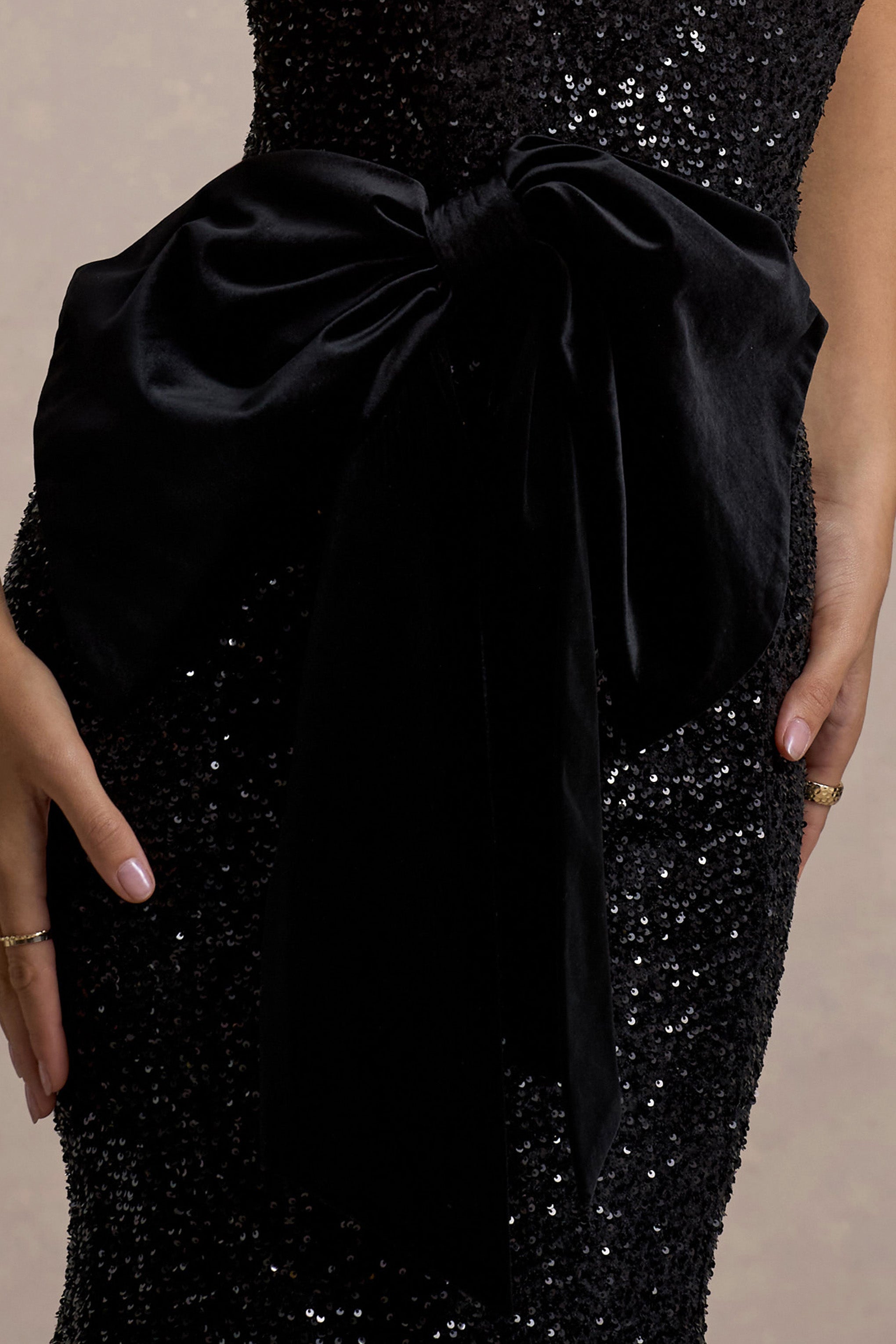 Adee | Black Sequin Velvet Halter-Neck Midi Dress With Bow-Sowoom