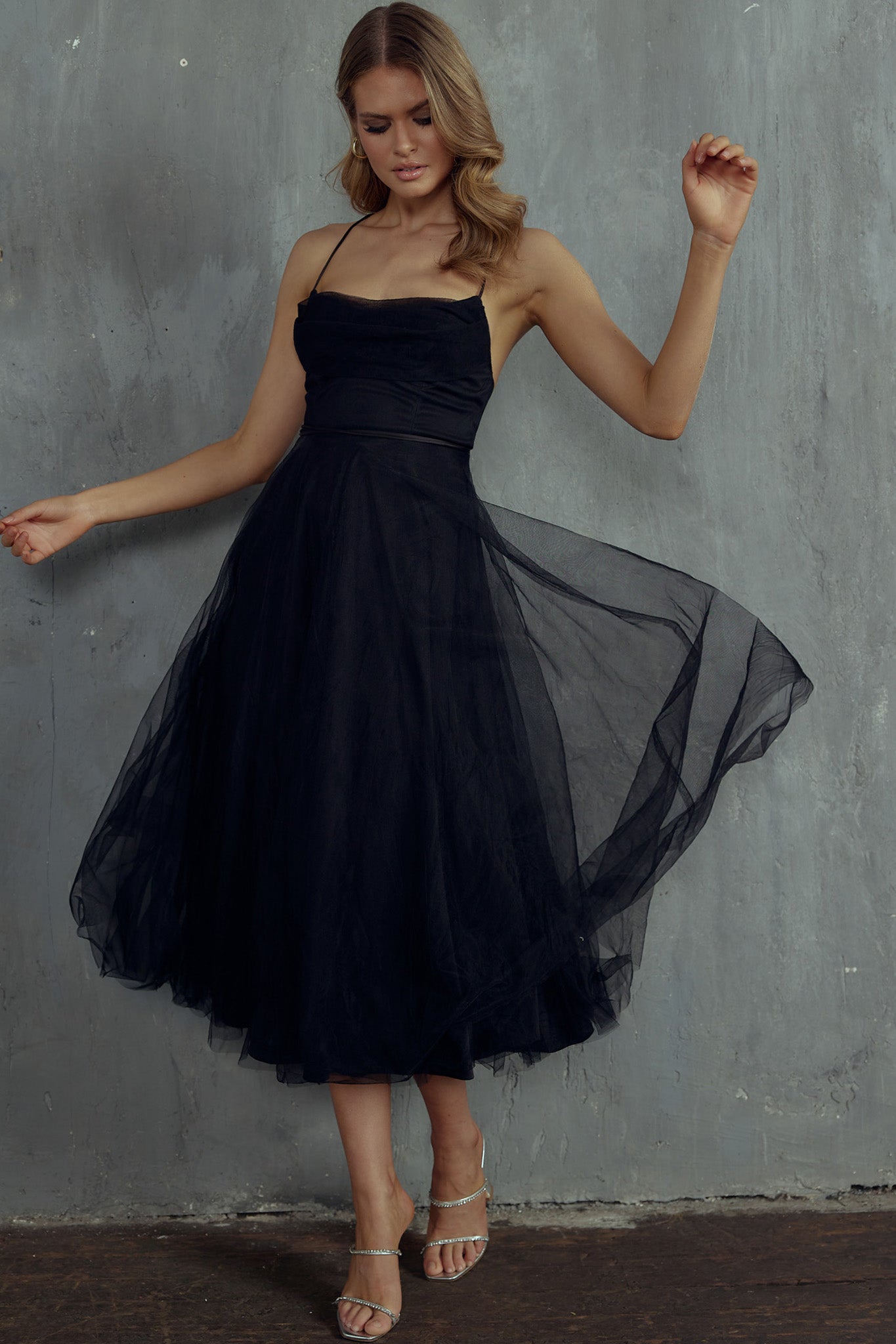 Floating By Pleated Neckline Mesh Midi Dress Black-Maymioy