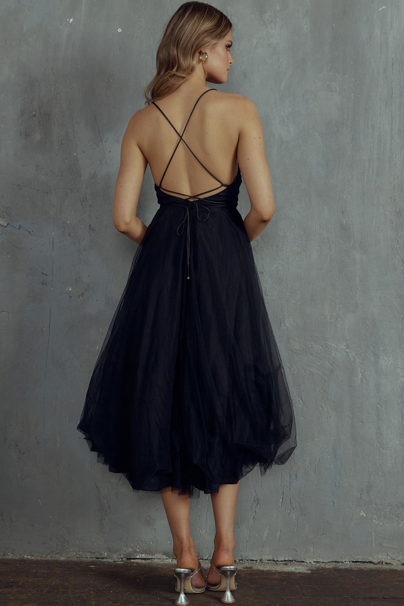 Floating By Pleated Neckline Mesh Midi Dress Black-Maymioy