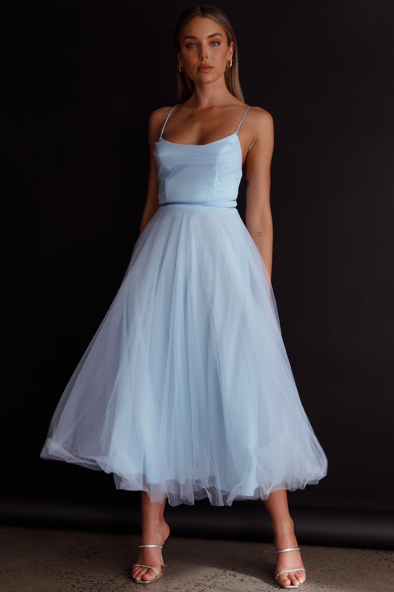 Floating By Pleated Neckline Mesh Midi Dress Blue-Maymioy