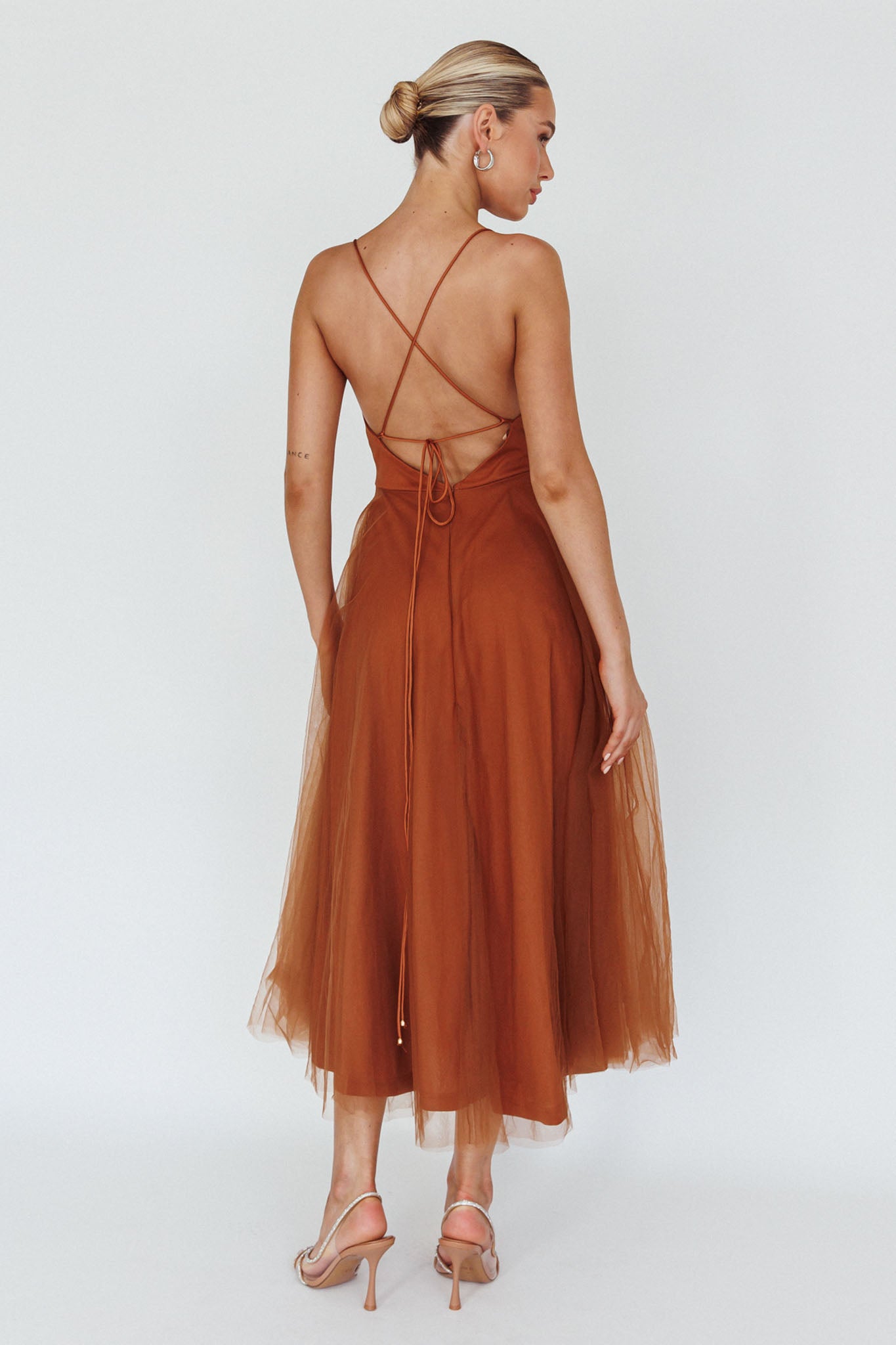 Floating By Pleated Neckline Mesh Midi Dress Brown-Maymioy