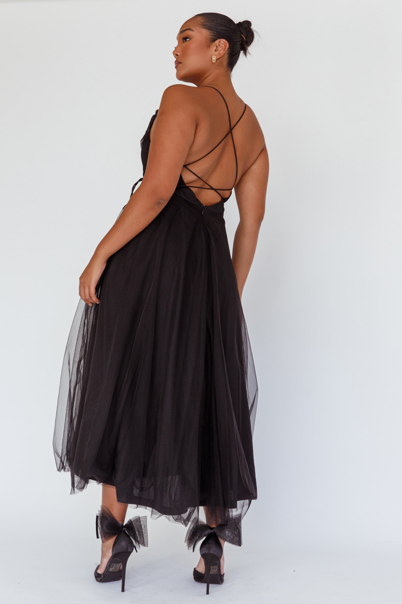 Floating By Pleated Neckline Mesh Midi Dress Black-Maymioy
