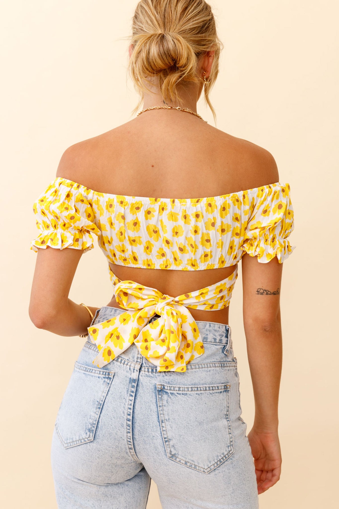 Linka Off-Shoulder Tie-Back Crop Top Flower Print Yellow-Maymioy